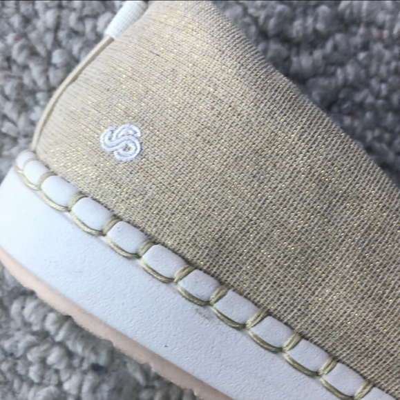 NWT Clark’s Gold Cloudsteppers - Picture 5 of 8